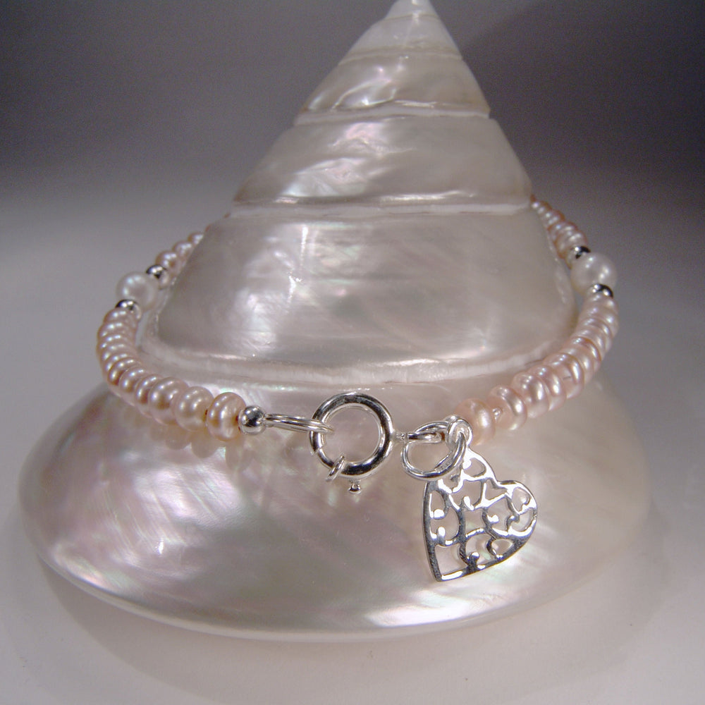 Armband mit  echten Perlen und Herz-Anhänger in Silber