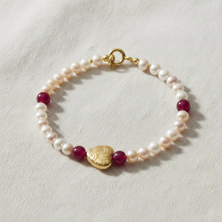 A043 Perlenarmband mit goldenem Herz