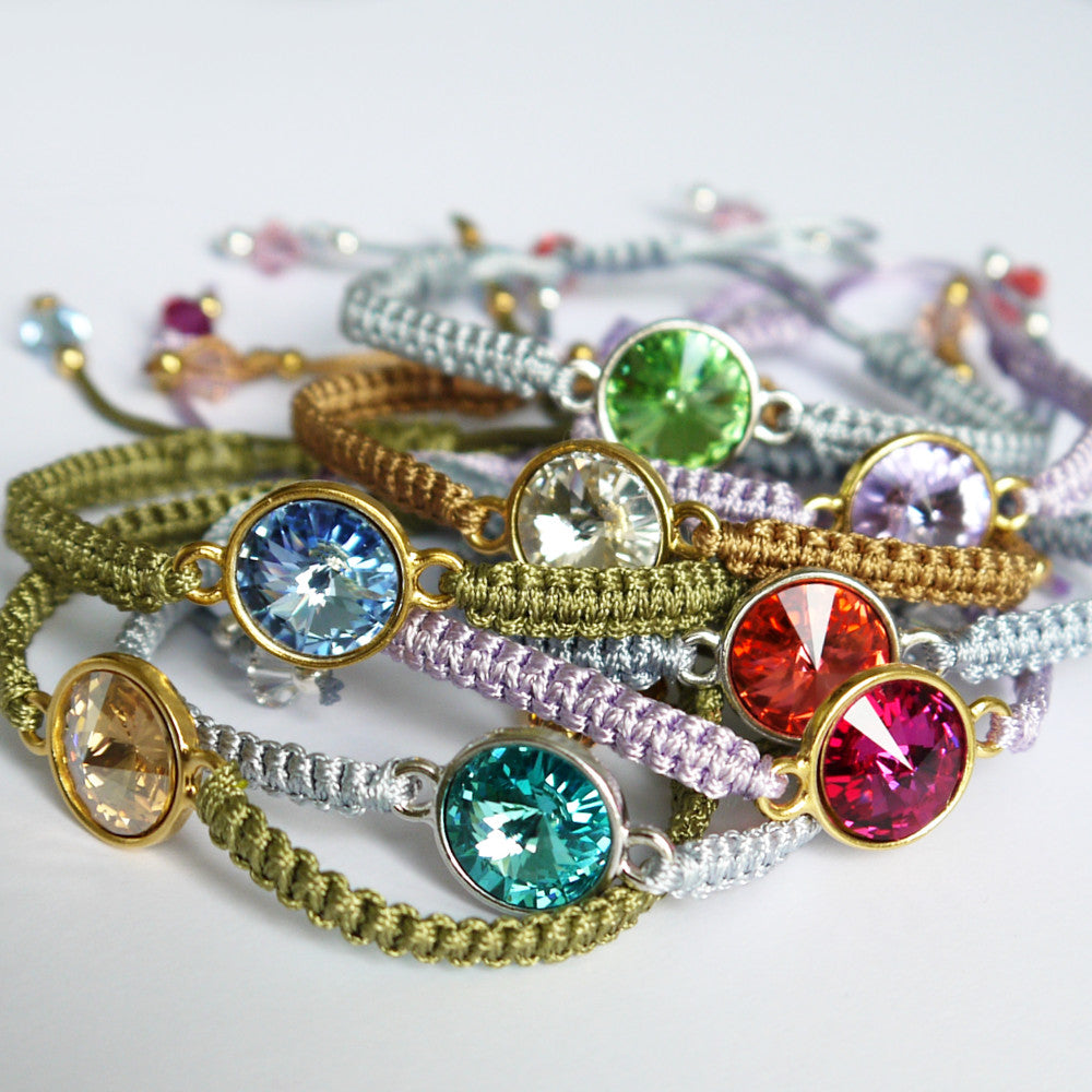 Makramee-Armband in Lila mit großem Fuchsia-Kristall