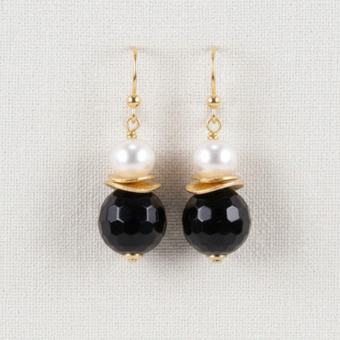Ohrhänger Onyx und Perlen, vergoldetes Silber – Perlotte Schmuck