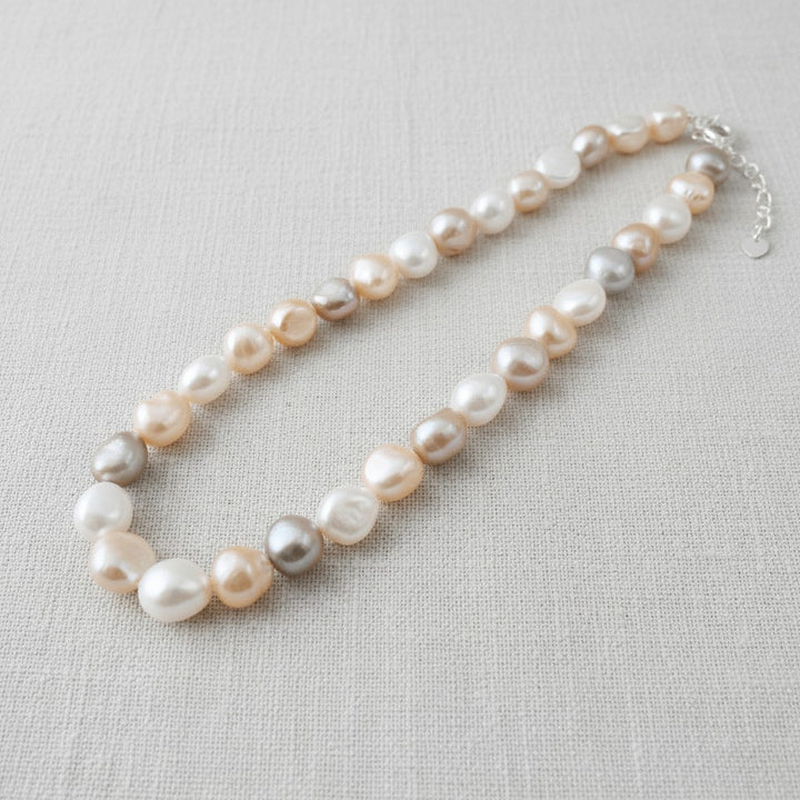 Barocke Süßwasserperlen-Kette in Weiß, Rosé und Grau
