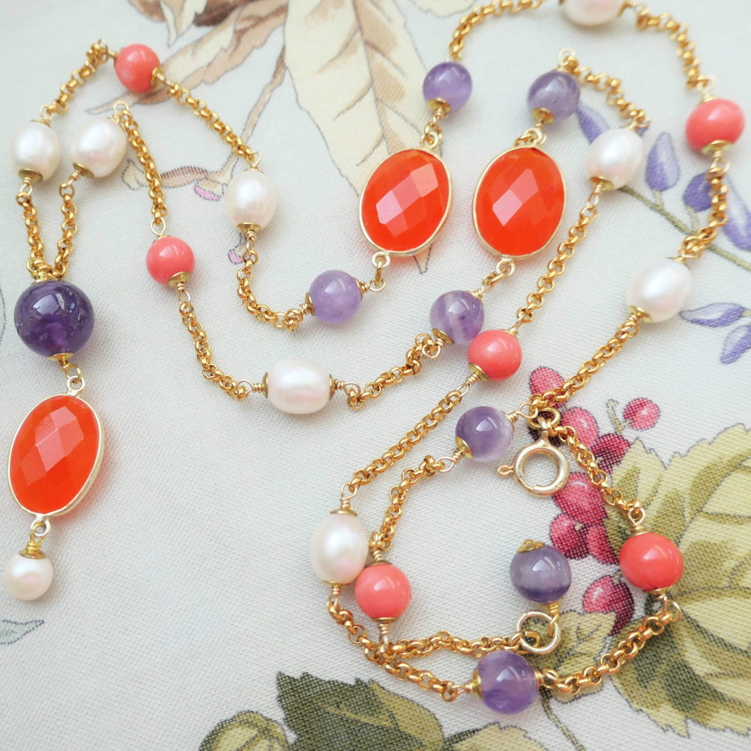Y-Kette mit Amethyst, Koralle und Süßwasserperlen