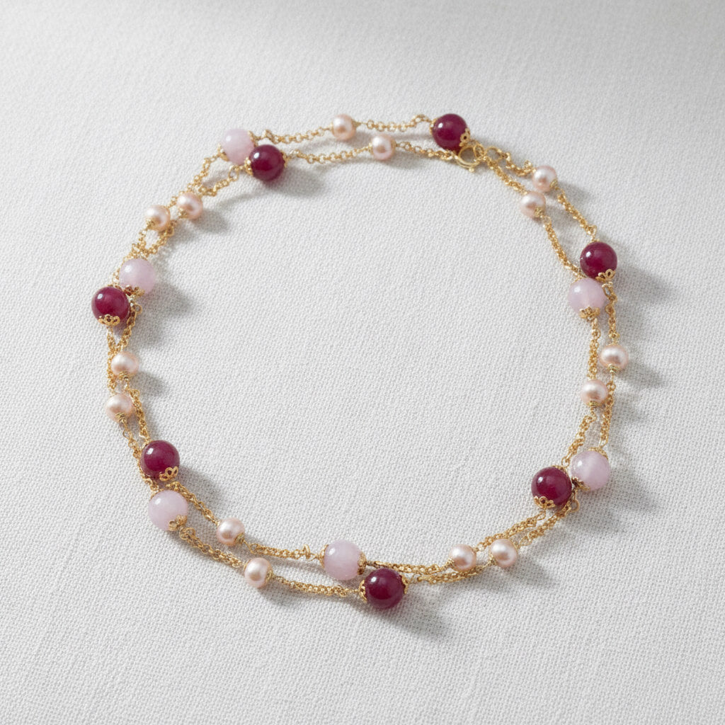 Lange Perlenkette mit Kunzit, roter Jade und Süßwasserperlen