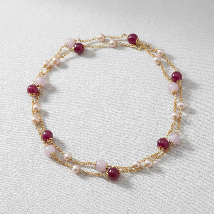 Lange Perlenkette mit Kunzit, roter Jade und Süßwasserperlen