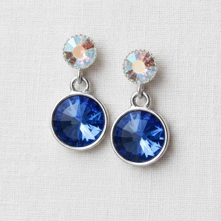 Kristall-Ohrstecker Saphirblau und Opalschimmer mit Swarovski-Kristallen, versilbert – Perlotte Schmuck