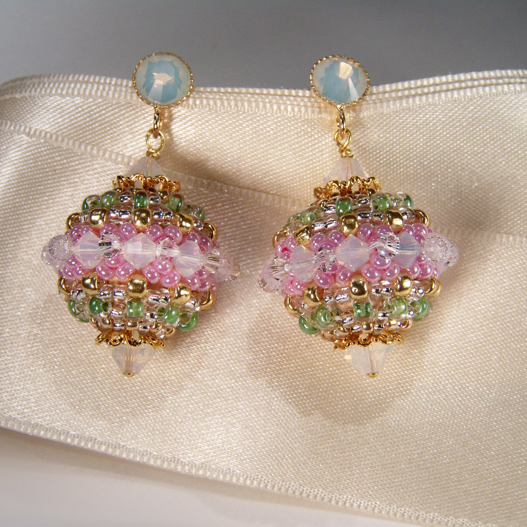 Rocailles-Kugel-Ohrringe in zarten Rosa-Pastelltönen mit Swarovski Kristallen