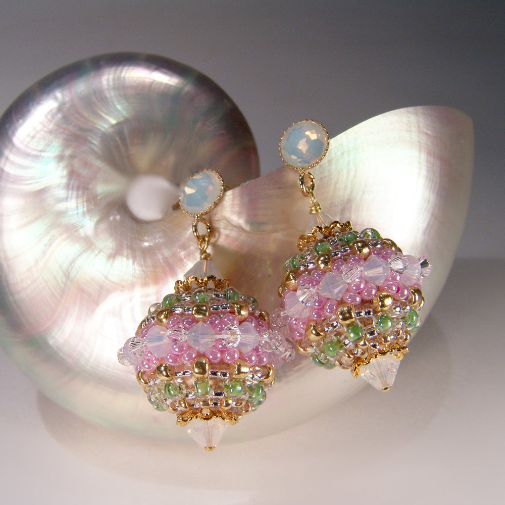 Rocailles-Kugel-Ohrringe in zarten Rosa-Pastelltönen mit Swarovski Kristallen