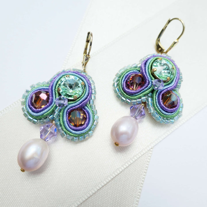 Soutache Ohrringe mit Süßwasserperlen