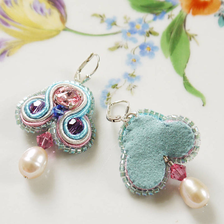 Rosa Soutache-Ohrringe mit Perle - Rückseite