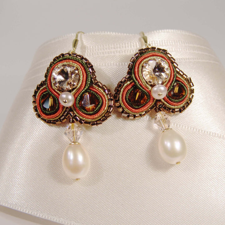 Soutache Ohrringe in Herbstfarben mit Süßewasserperlen
