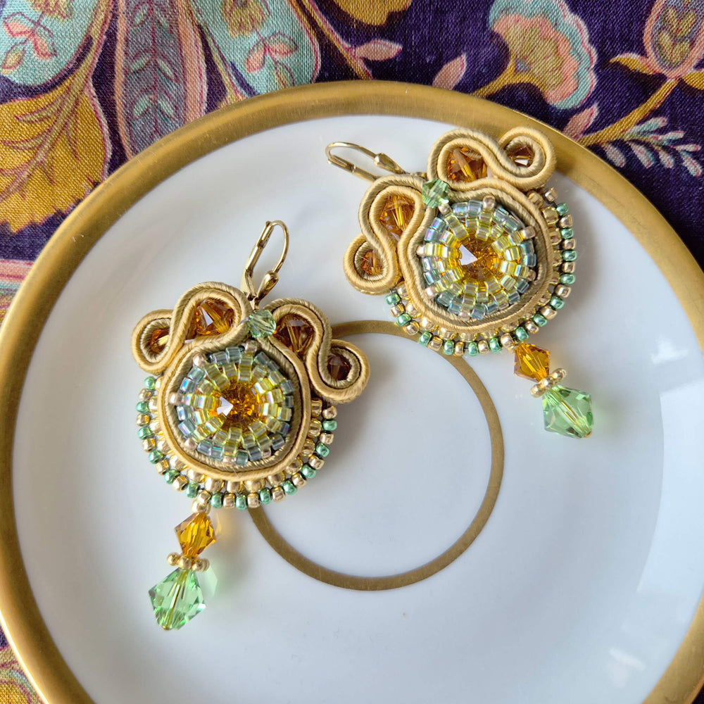 Soutache-Ohrringe Oliv-Gold mit Swarovski Kristallen