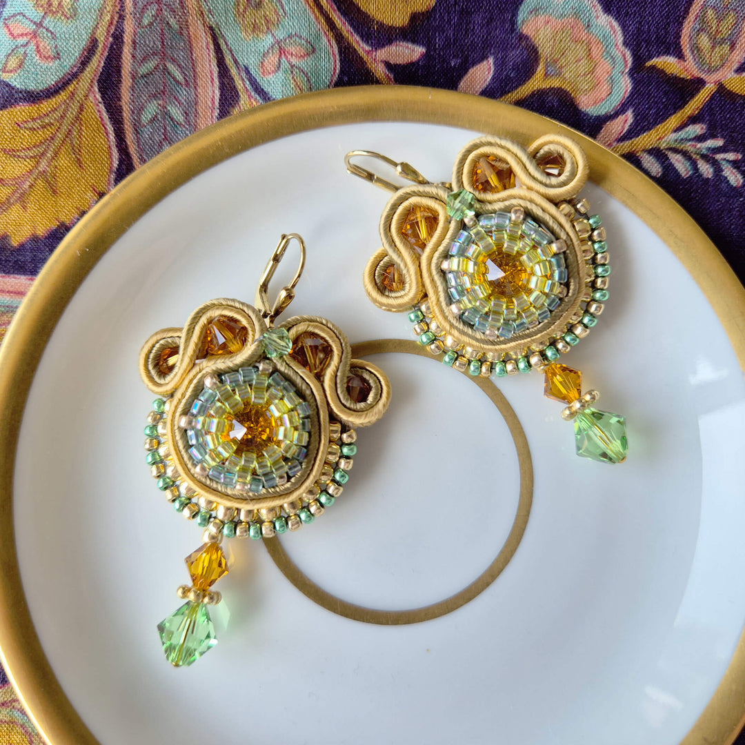 Soutache-Ohrringe Oliv-Gold mit Swarovski Kristallen