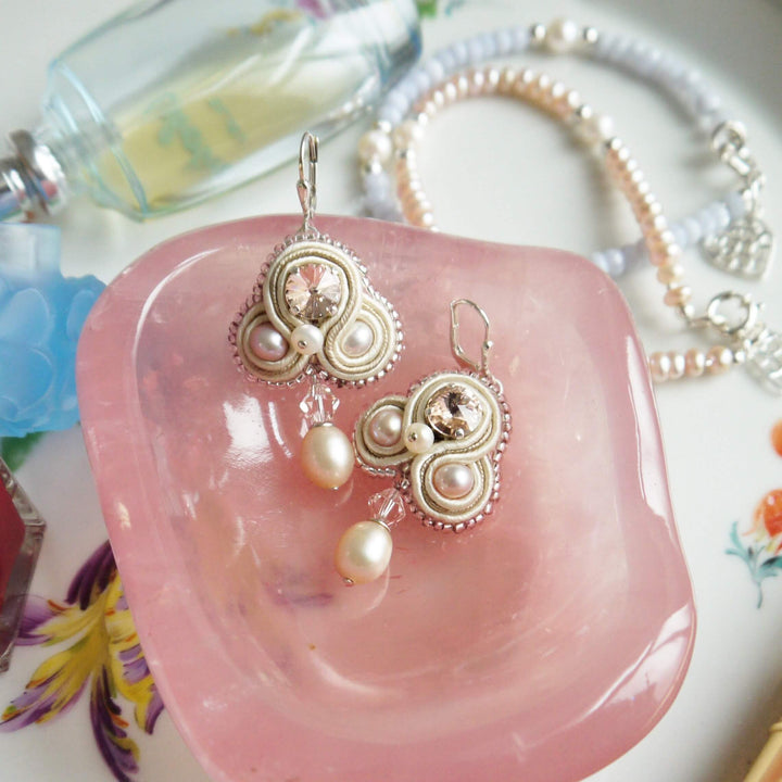 Soutache Ohrringe mit Perlen