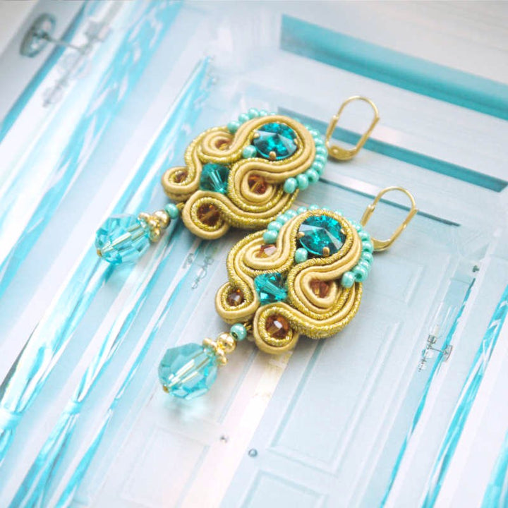 Soutache-Ohrringe in Gold und Türkis