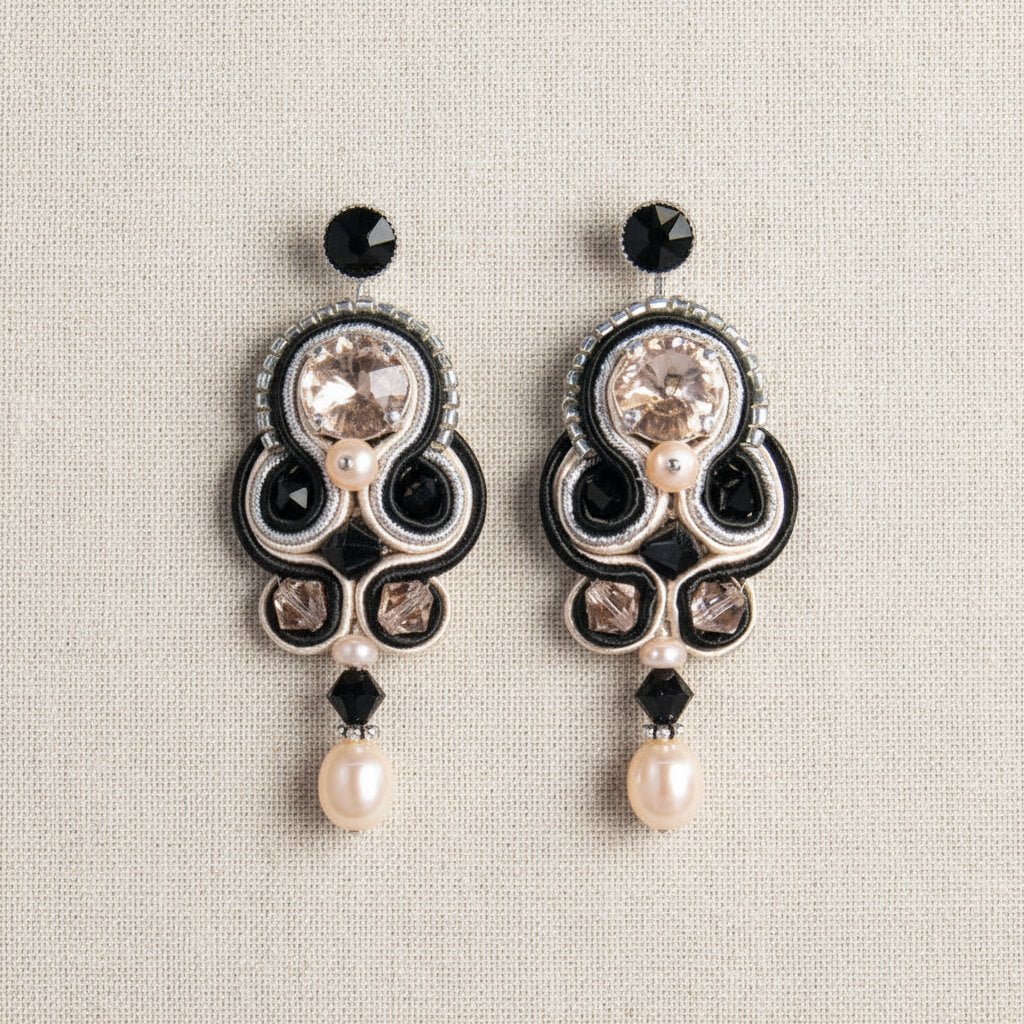 Schwarz-weiße Soutache-Ohrringe