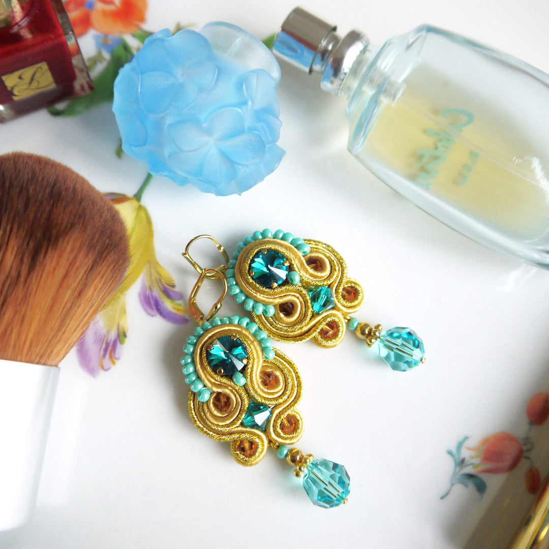 Soutache-Ohrringe in Gold und Türkis