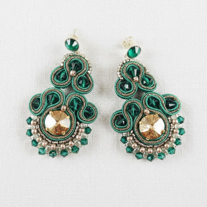 Smaragdgrüne Soutache-Statement-Ohrringe mit Gold