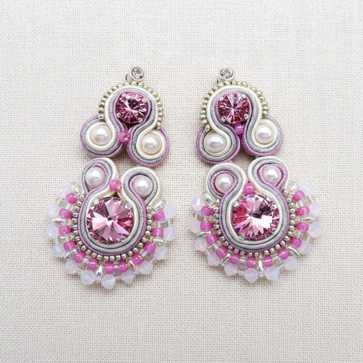 Soutache-Ohrringe Rosa mit Süßwasserperlen und Kristallen