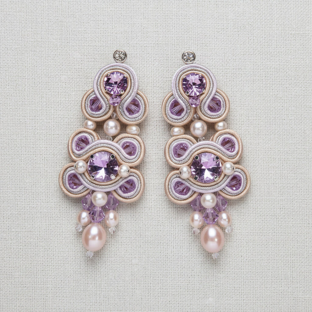 Soutache-Ohrringe mit Perlen in Violett
