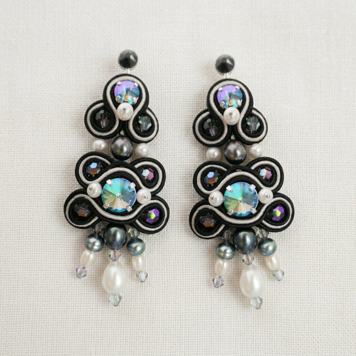 Soutache-Ohrringe mit Perlen in Schwarz (Anfertigung auf Anfrage)