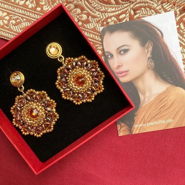Blütenförmige Rocailles-Ohrringe in Gold