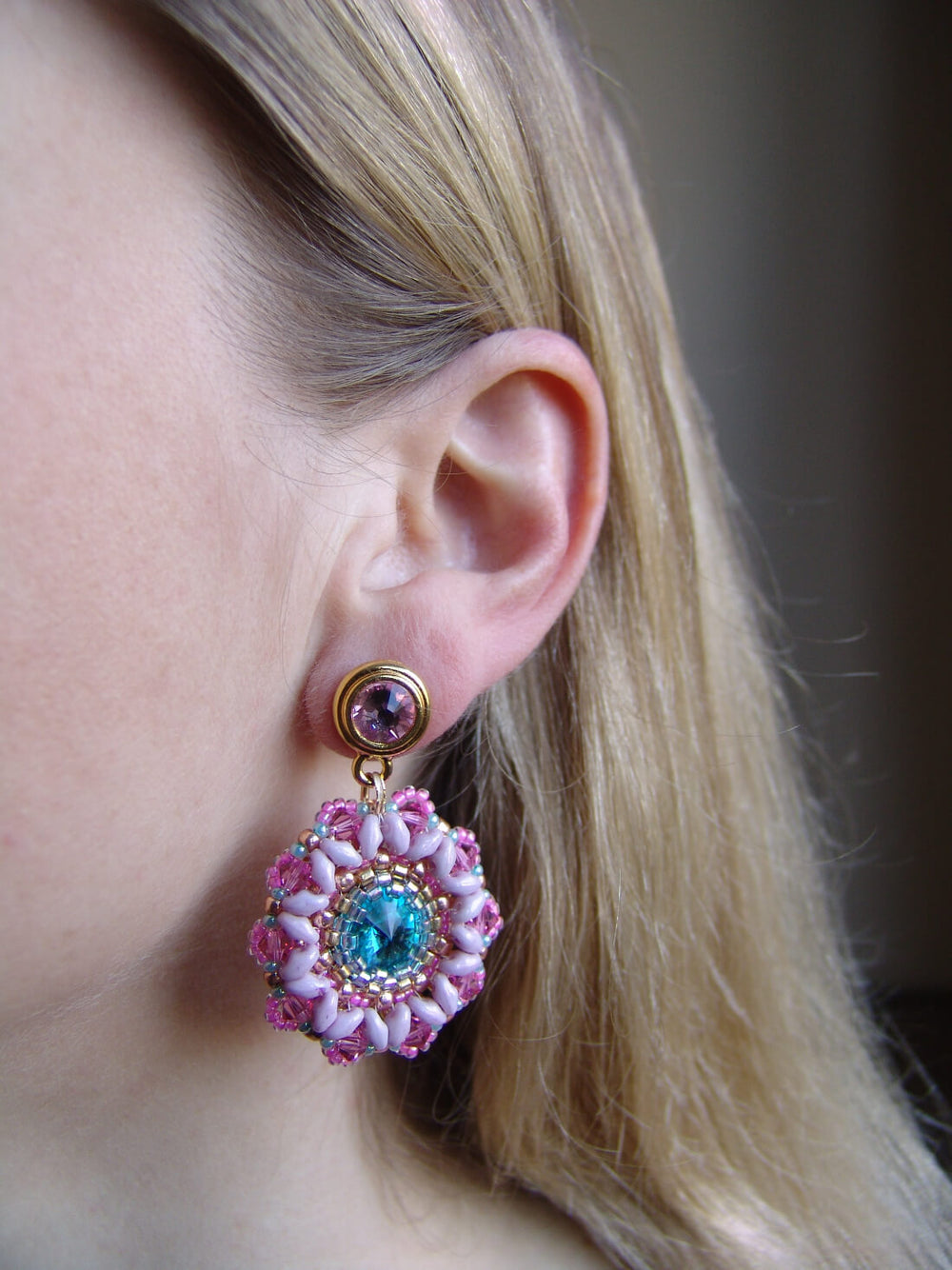 Rosa Perlenohrringe mit Swarovski Kristallen 