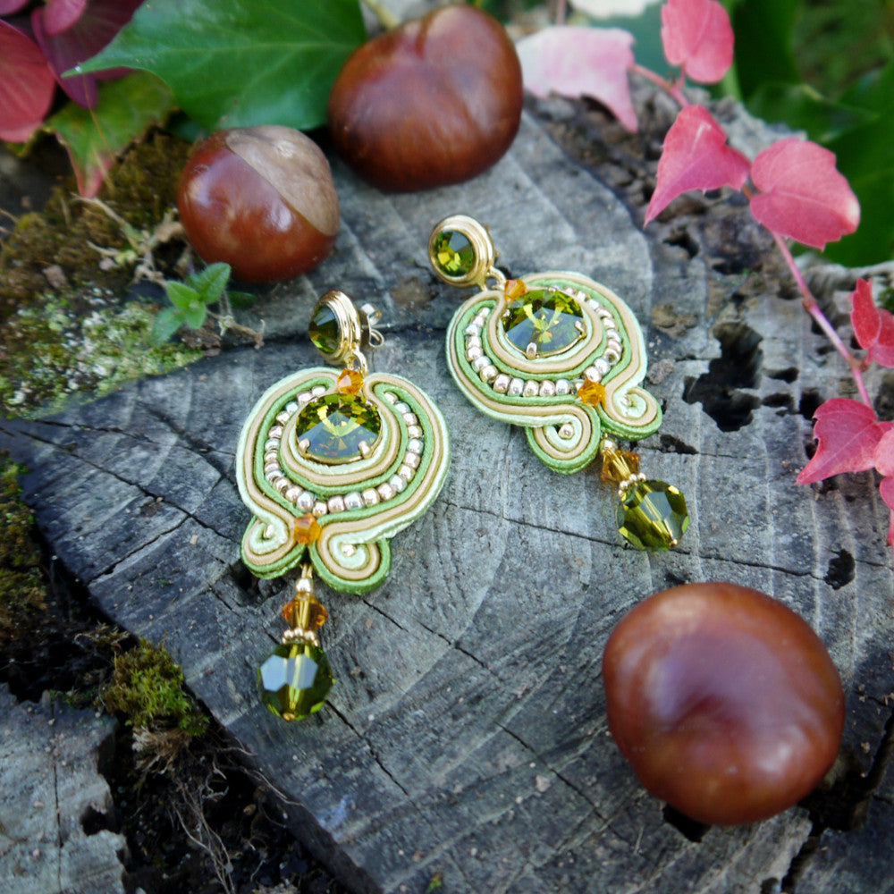 Soutache-Ohrringe in Olivgrün und Gold