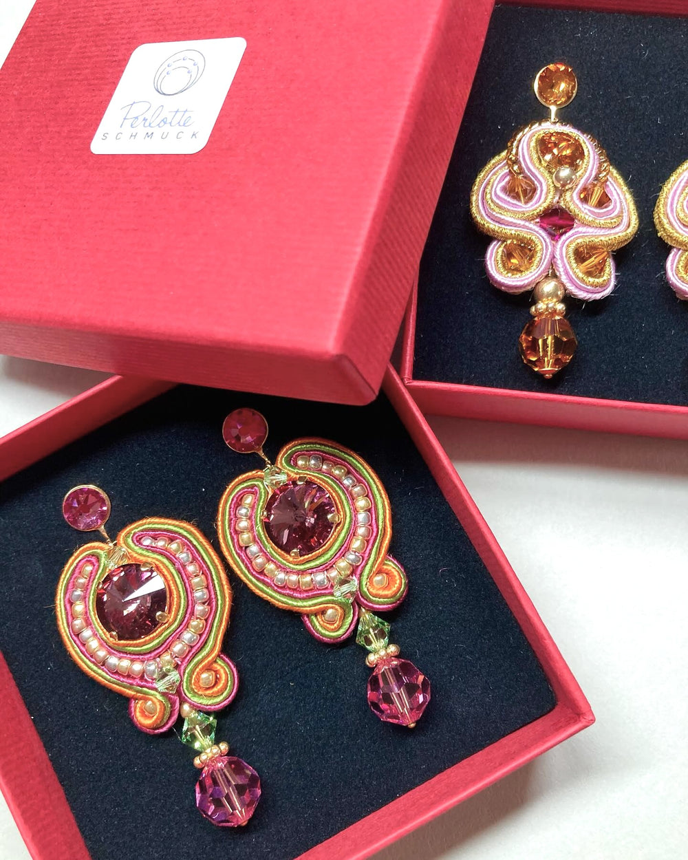 Soutache Ohrringe in Rosa, Gold und Rottönen