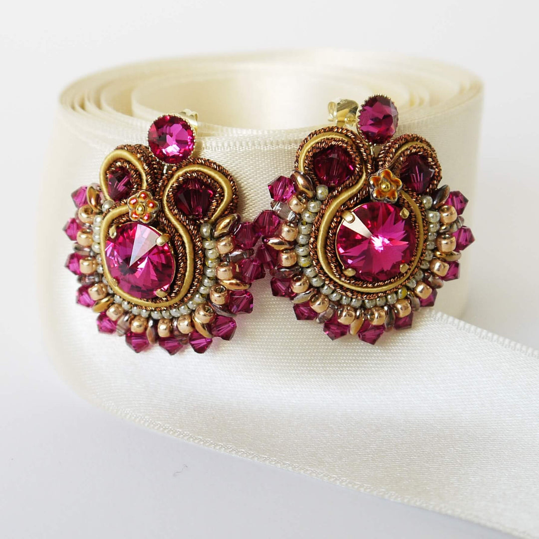 Soutache-Ohrringe in Fuchsia-Gold