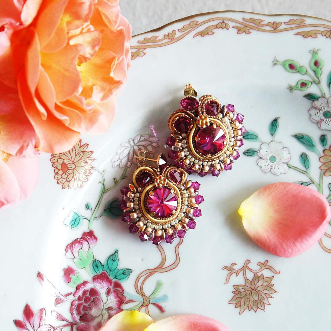 Soutache-Ohrringe in Fuchsia-Gold