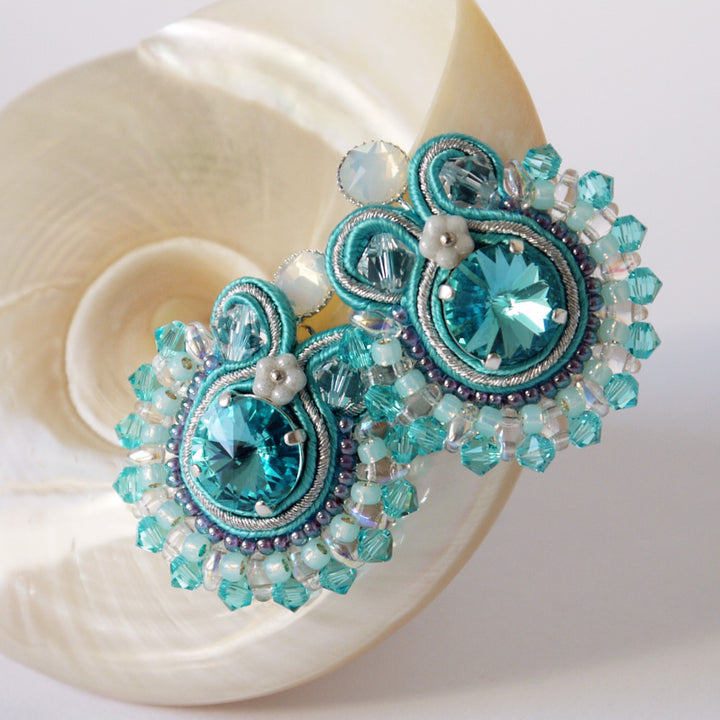 Türkis-Silberne Soutache-Ohrringe mit Swarovski Kristallen