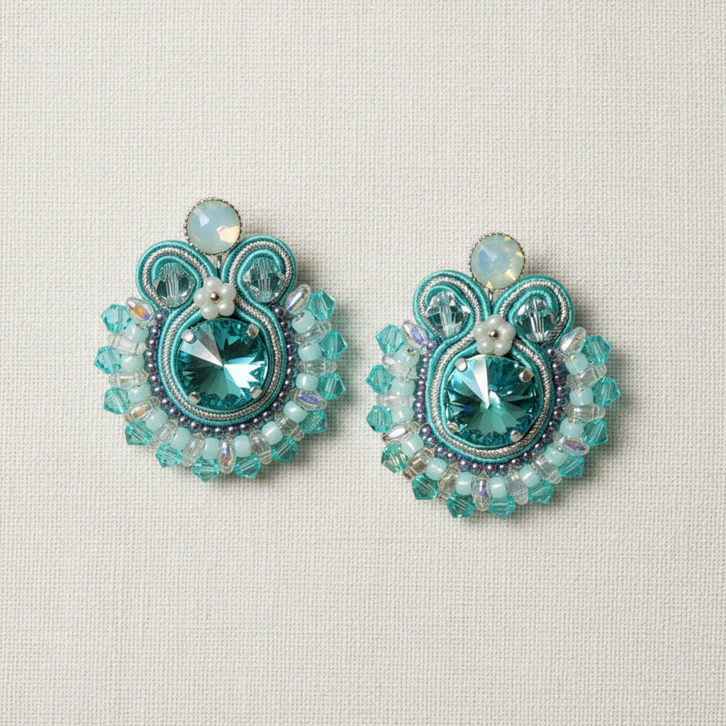 Türkis-Silberne Soutache-Ohrringe mit Swarovski Kristallen