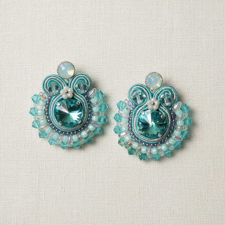 Türkis-Silberne Soutache-Ohrringe mit Swarovski Kristallen