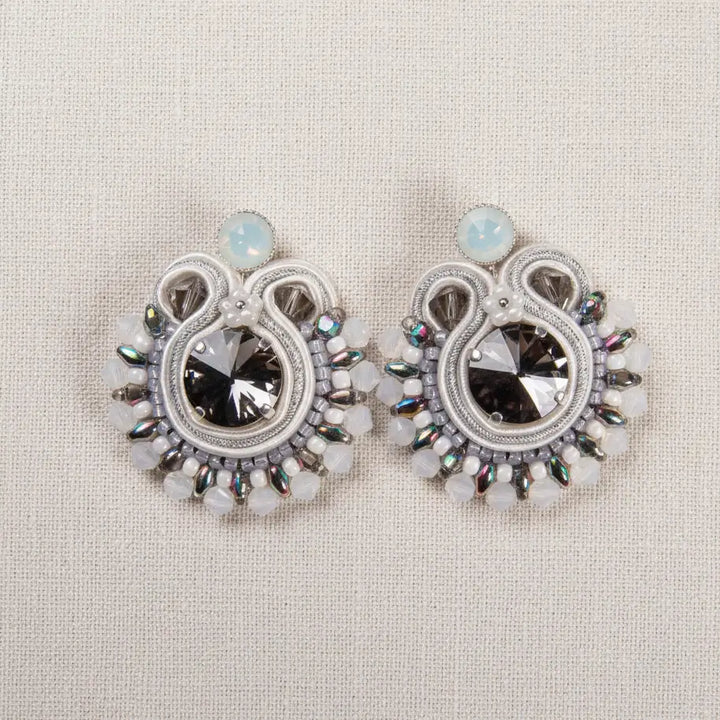 Runde Soutache-Ohrringe in Grau und Silber