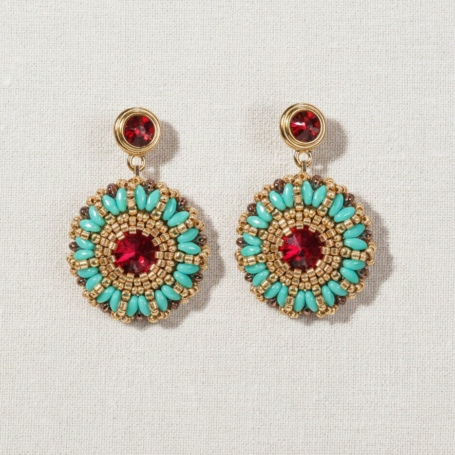 Türkis-goldene Rocailles-Ohrringe mit roten Swarovski Kristallen