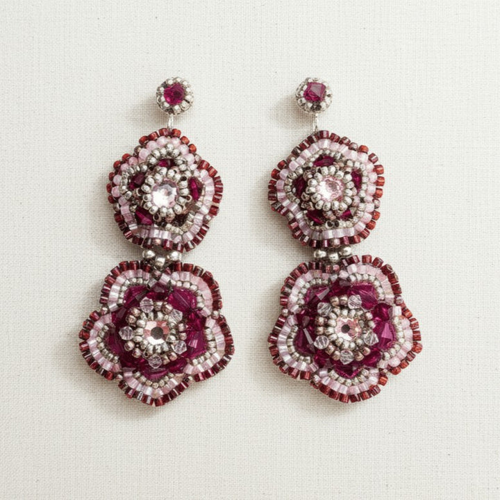 Fuchsia Blütenohrringe mit Swarovski Kristallen und Rocailles