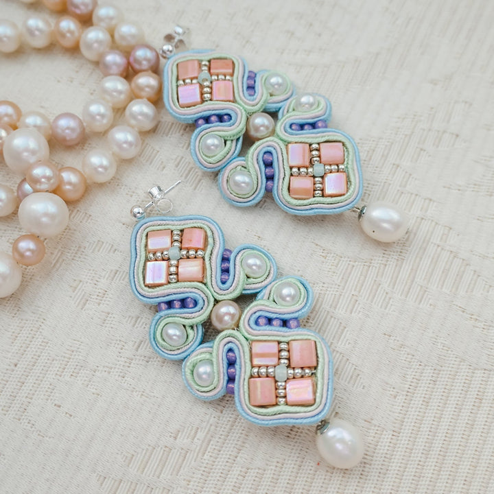 Soutache Ohrringe in Apricot im Mosaik-Look