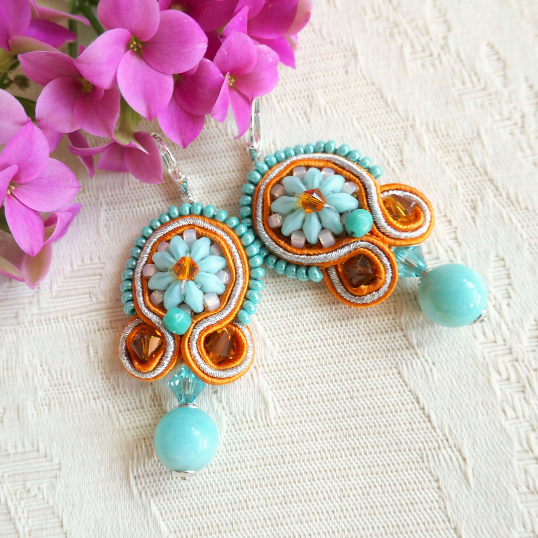 Soutache-Ohrringe in Türkis und Orange mit Amazonit