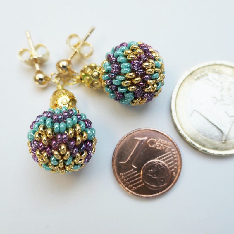 Kleine Ohrhänger mit Perlenkugel in Gold Türkis Violett