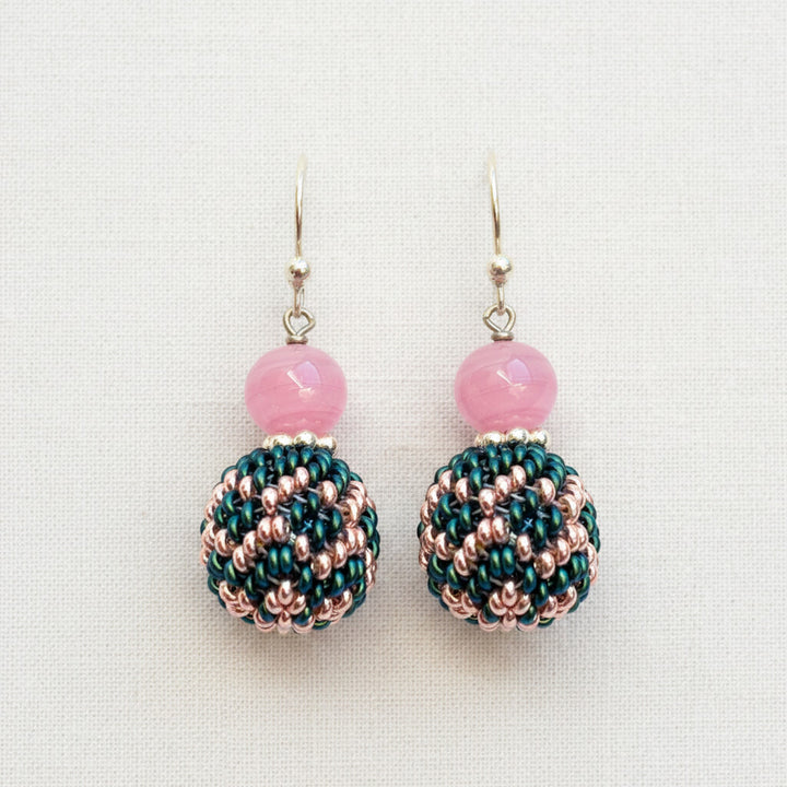 Ohrhänger Perlenkugel in Grün und Rosa | Perlotte Schmuck