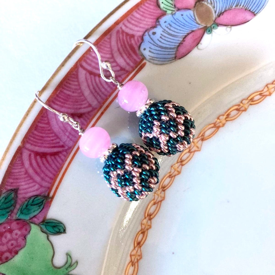 Ohrhänger Perlenkugel in Grün und Rosa | Perlotte Schmuck