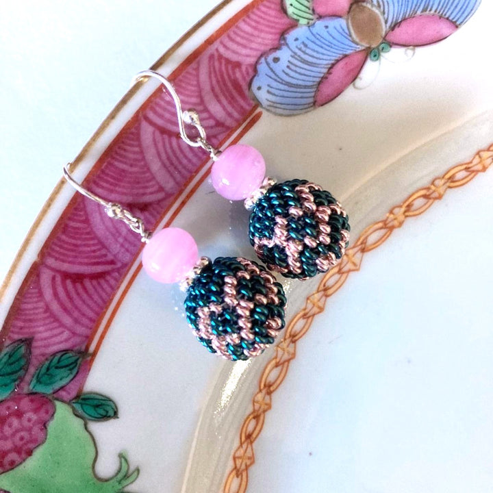 Ohrhänger Perlenkugel in Grün und Rosa | Perlotte Schmuck