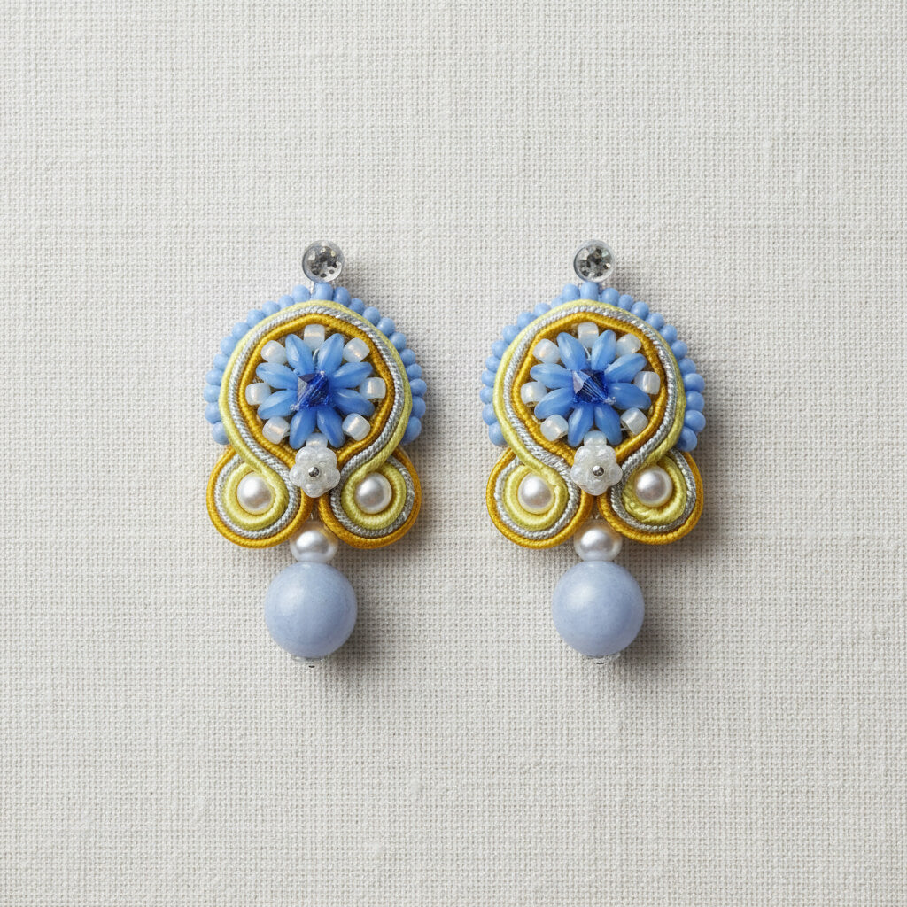 Soutache-Ohrringe mit Süßwasserperlen in Blau, Gelb und Silber
