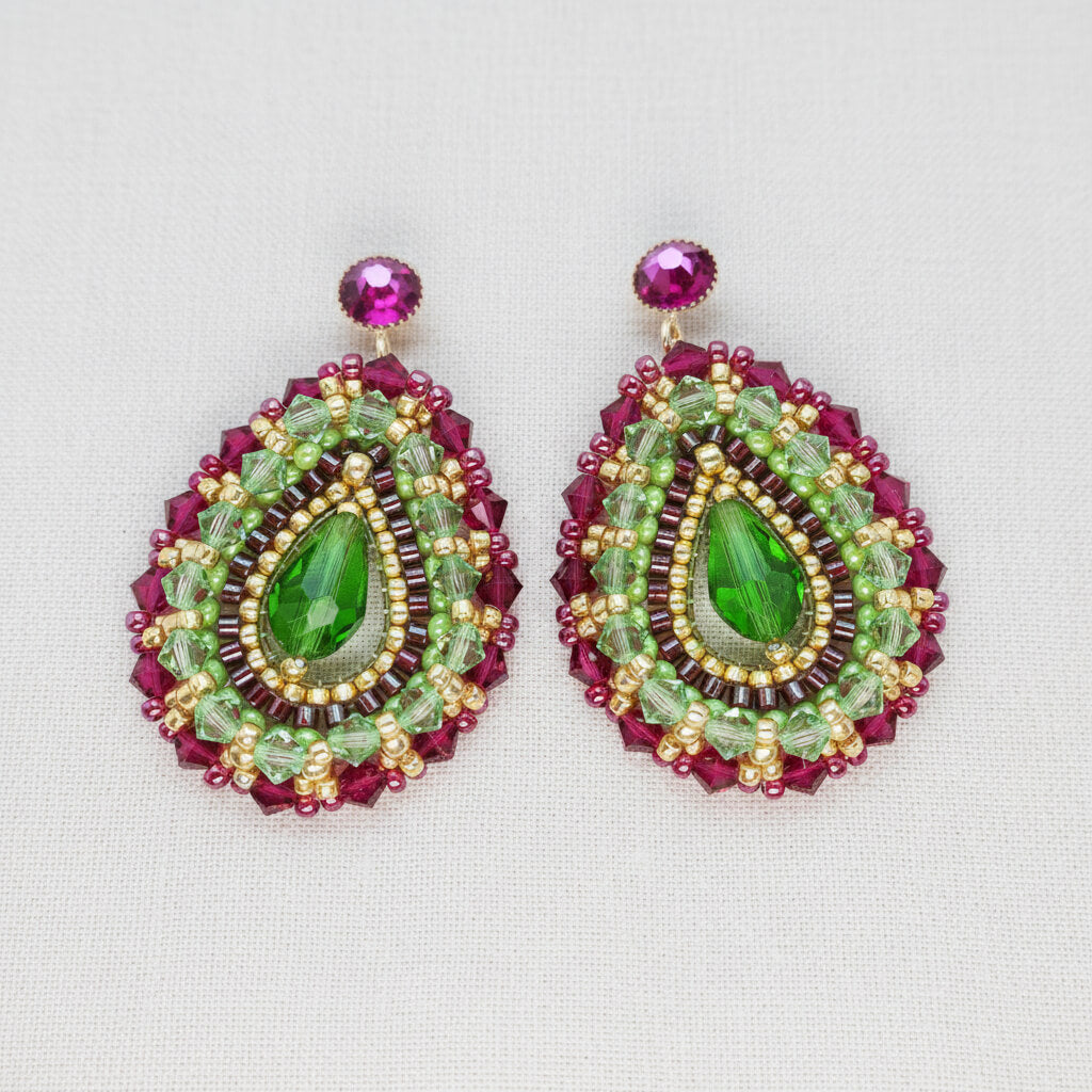 Statement Ohrringe im Bollywood-Stil in Grün, Rot und Gold