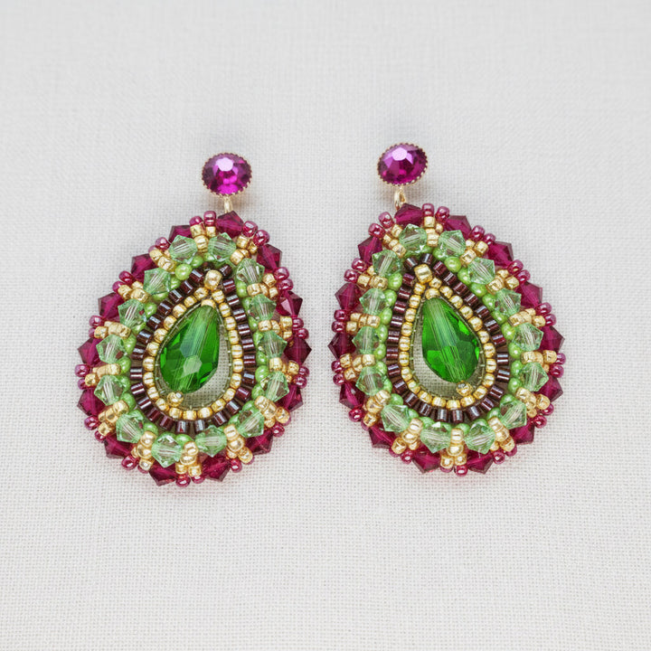 Statement Ohrringe im Bollywood-Stil in Grün, Rot und Gold
