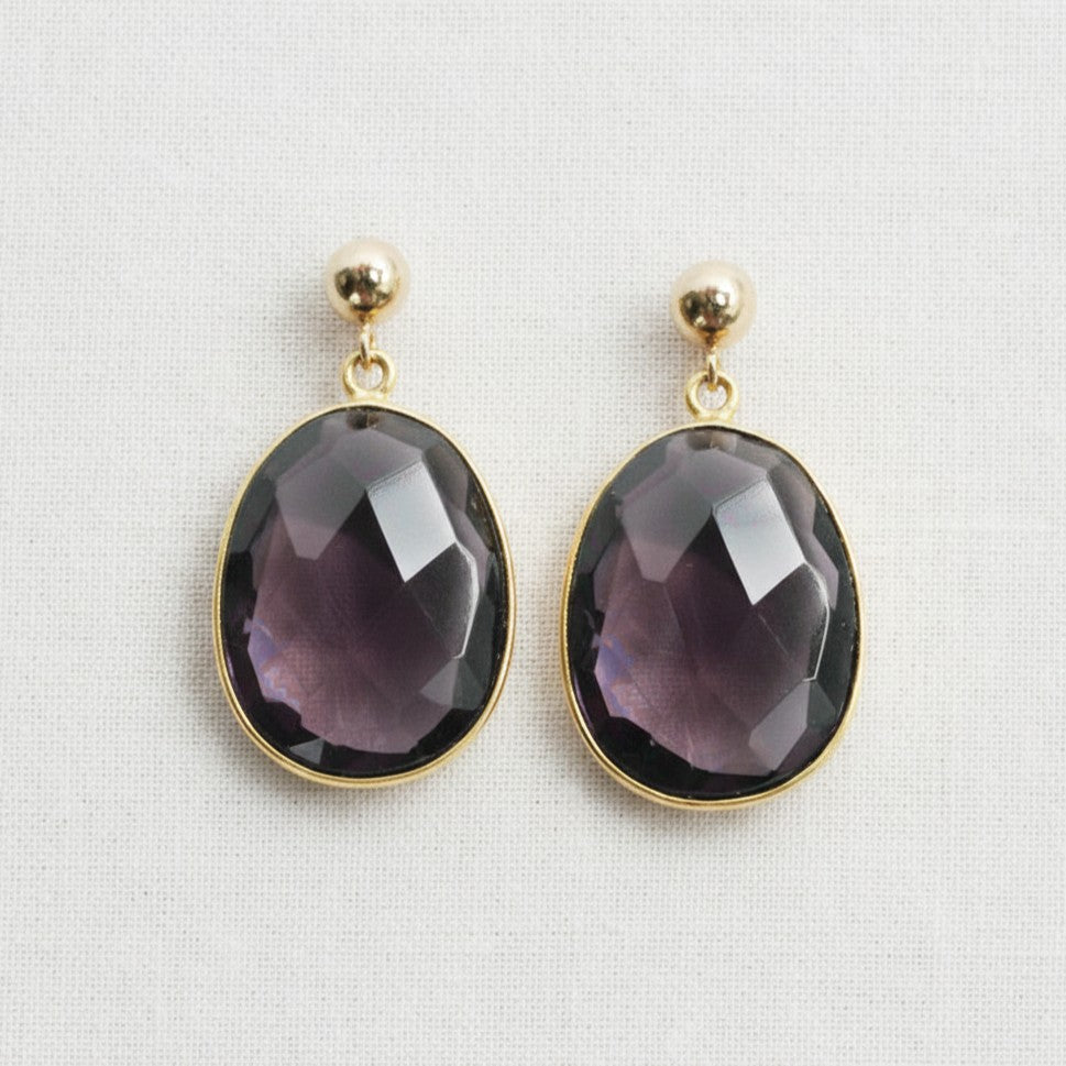 Vergoldete Edelstein-Ohrstecker mit violettem Quarz