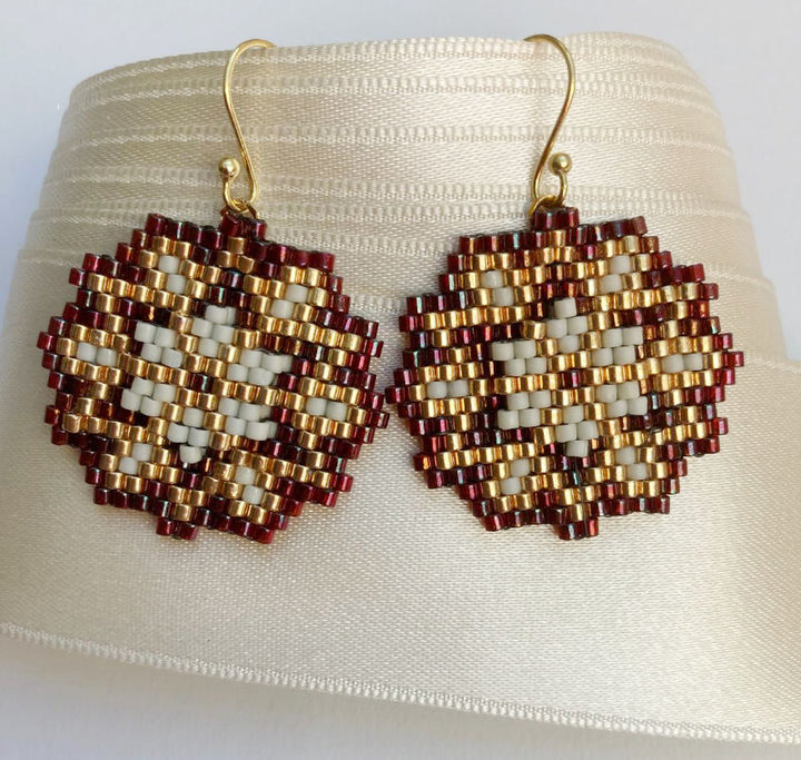 Stern Ohrringe in Rot und Gold mit Rocailles