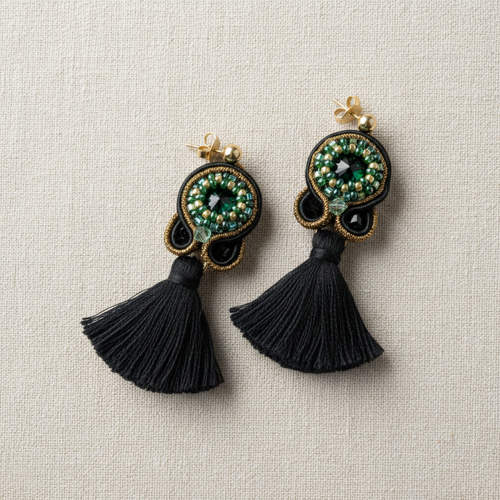 Soutache-Ohrringe mit Quaste in Schwarz