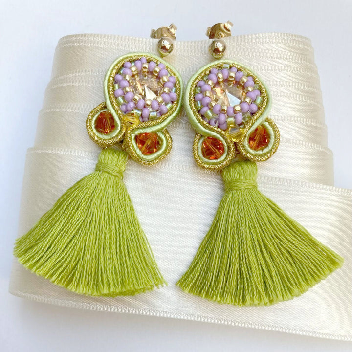 Soutache-Ohrringe mit Quaste in Limettengrün