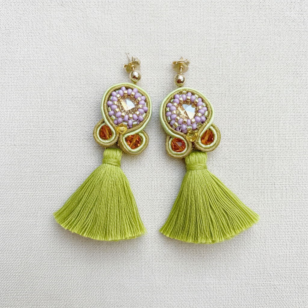 Soutache Ohrringe mit Quaste in Limette